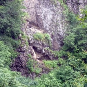 Elephant cave from below 象窟